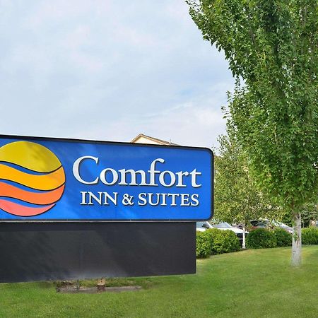 Comfort Inn & Suites Mcminnville Wine Country Exterior photo