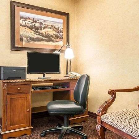 Comfort Inn & Suites Mcminnville Wine Country Exterior photo