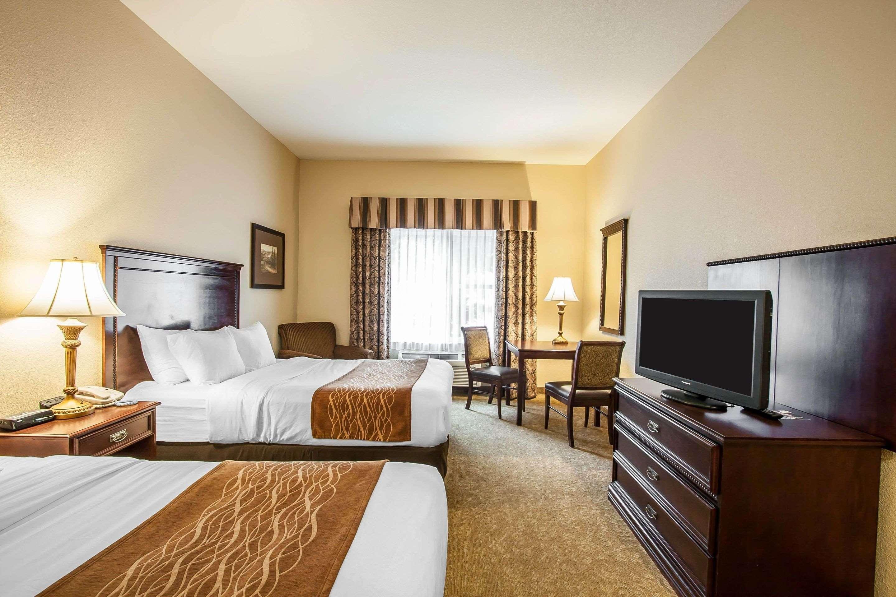 Comfort Inn & Suites Mcminnville Wine Country Exterior photo