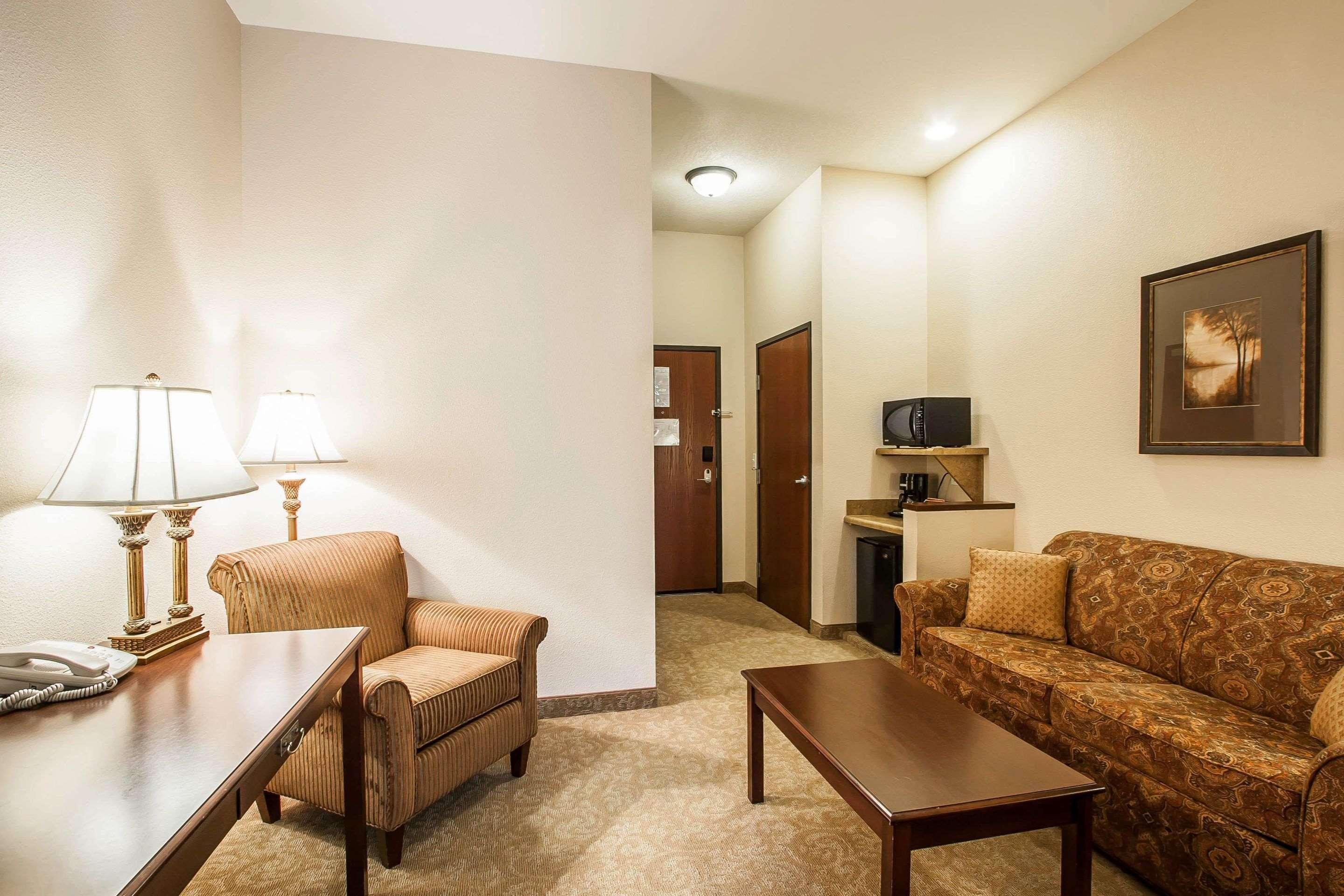 Comfort Inn & Suites Mcminnville Wine Country Exterior photo