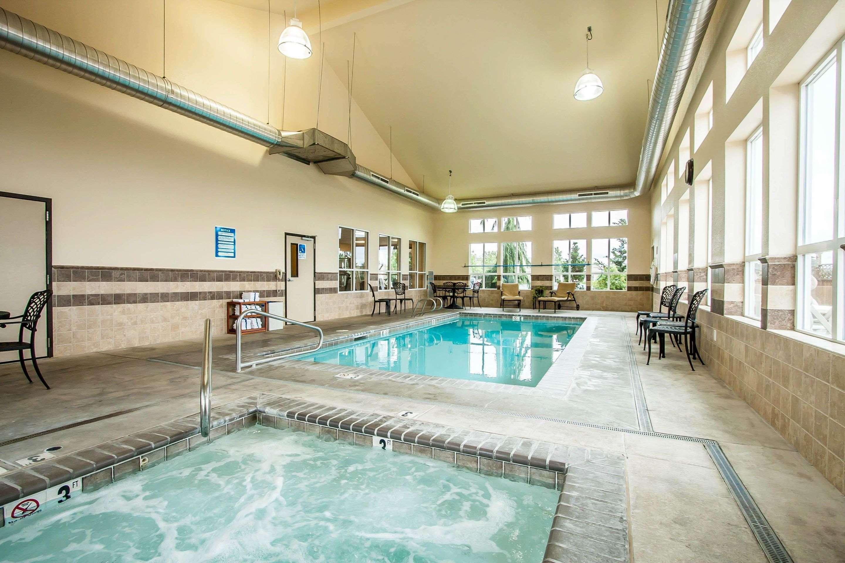 Comfort Inn & Suites Mcminnville Wine Country Exterior photo