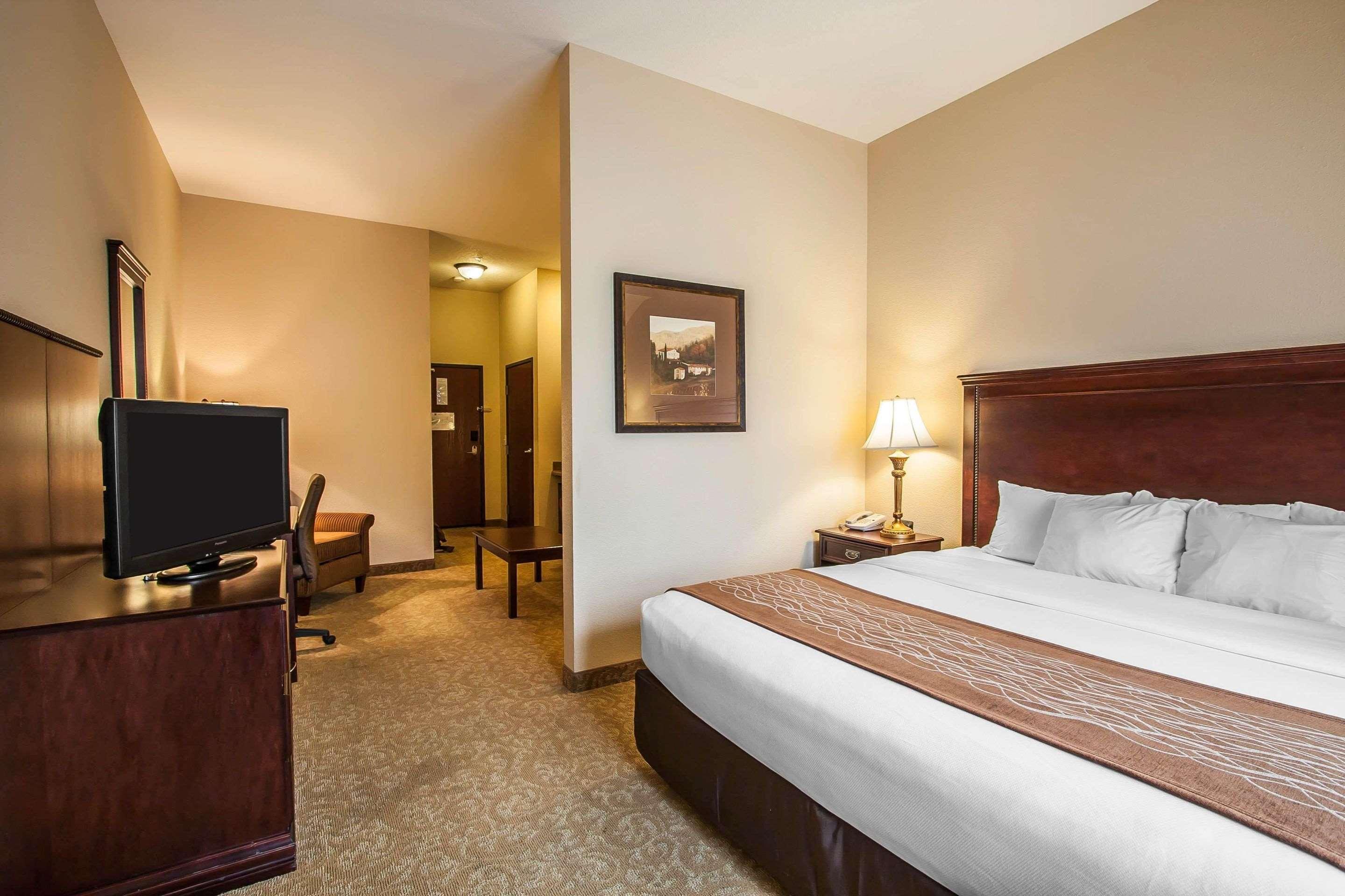 Comfort Inn & Suites Mcminnville Wine Country Exterior photo