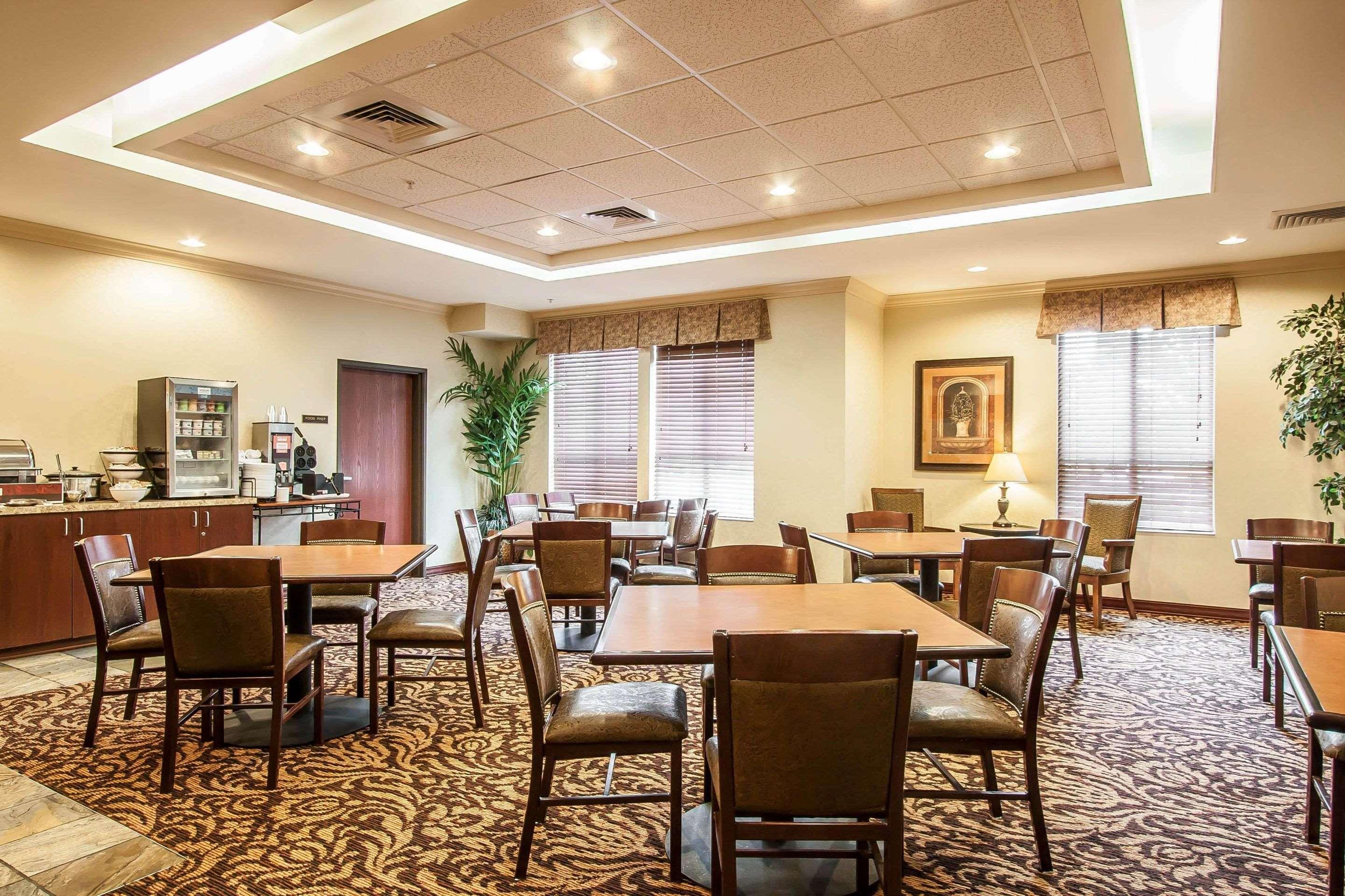 Comfort Inn & Suites Mcminnville Wine Country Exterior photo