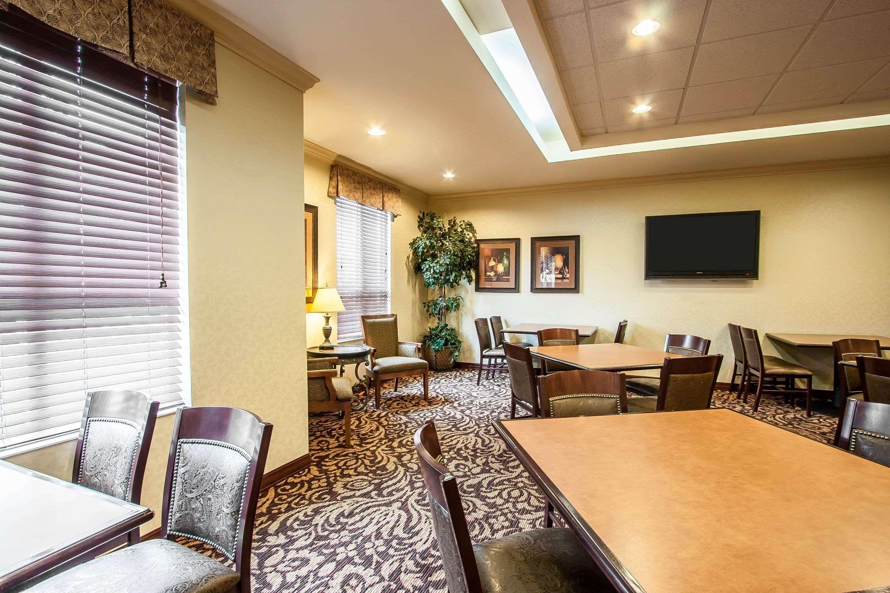 Comfort Inn & Suites Mcminnville Wine Country Exterior photo