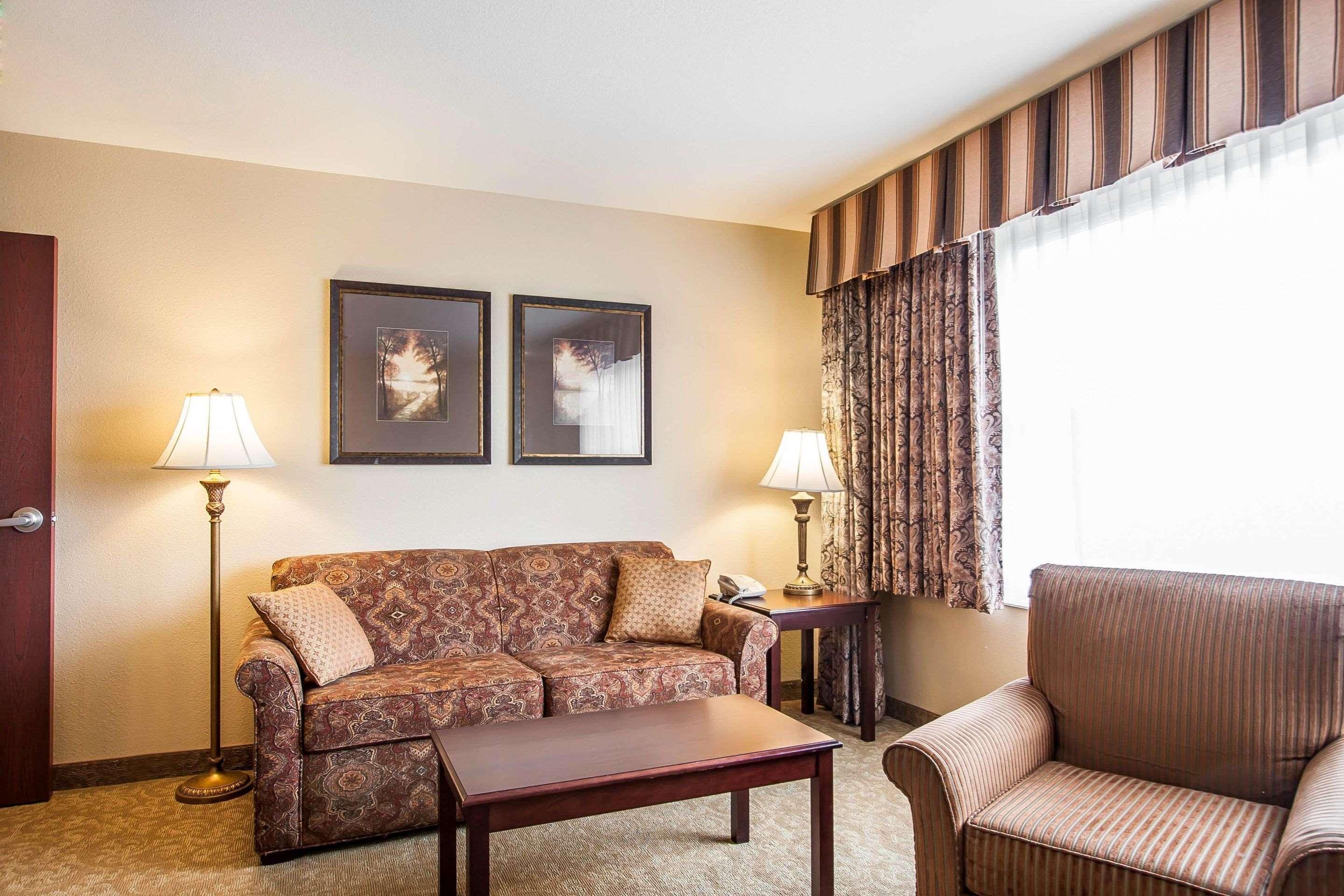 Comfort Inn & Suites Mcminnville Wine Country Exterior photo
