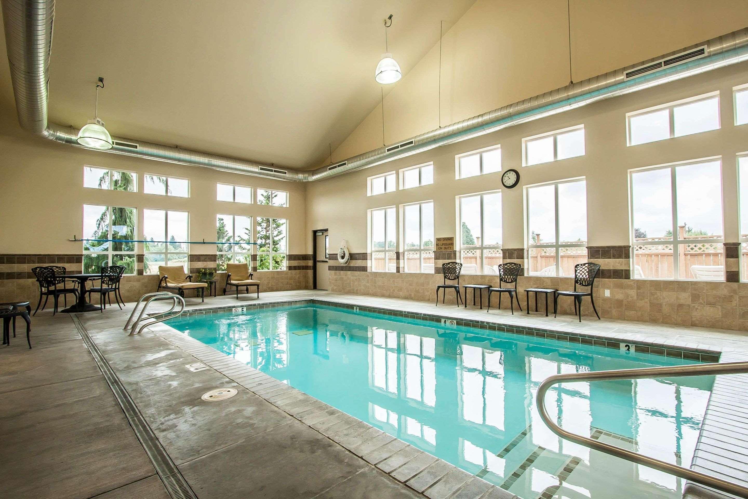 Comfort Inn & Suites Mcminnville Wine Country Exterior photo