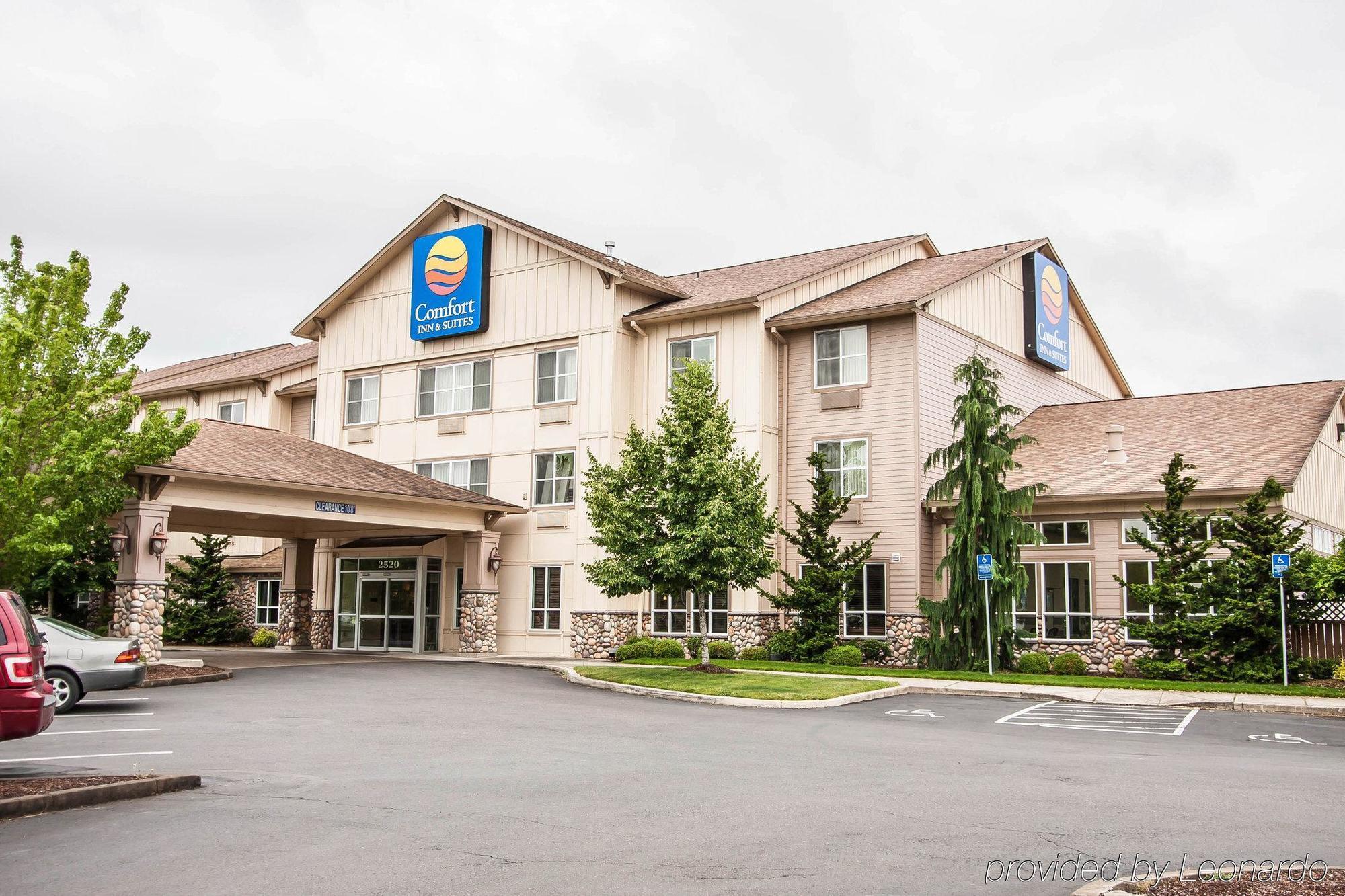 Comfort Inn & Suites Mcminnville Wine Country Exterior photo