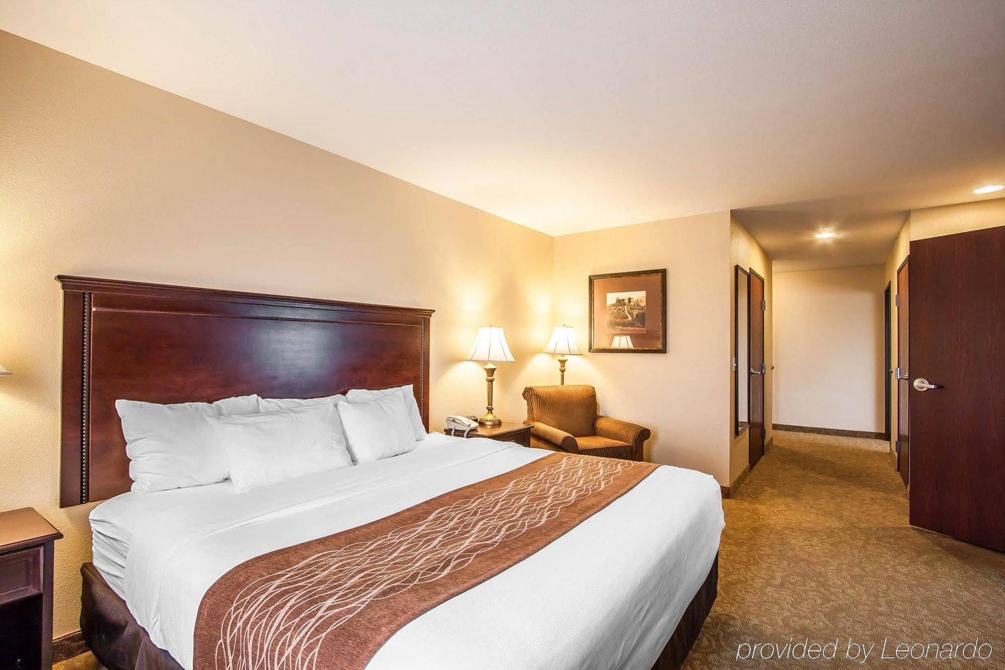 Comfort Inn & Suites Mcminnville Wine Country Exterior photo